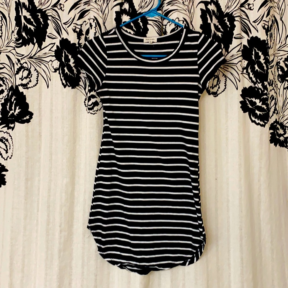 Heart & Hips black and white mini dress - mid thigh length and crew neck